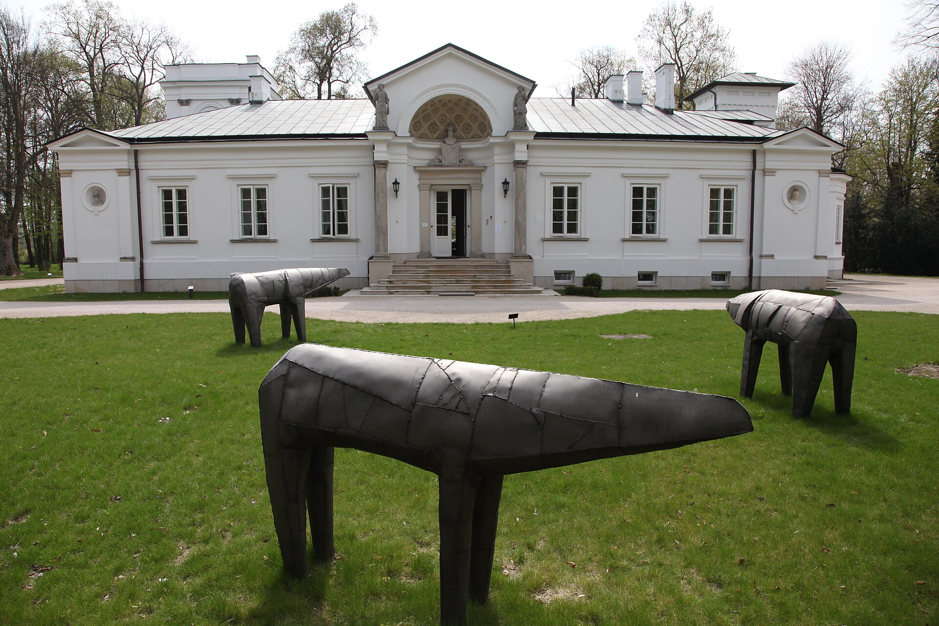 magdalena abakanowicz — Magdalena Abakanowicz - Mutanty 1 fot. J. Gaworski.jpg