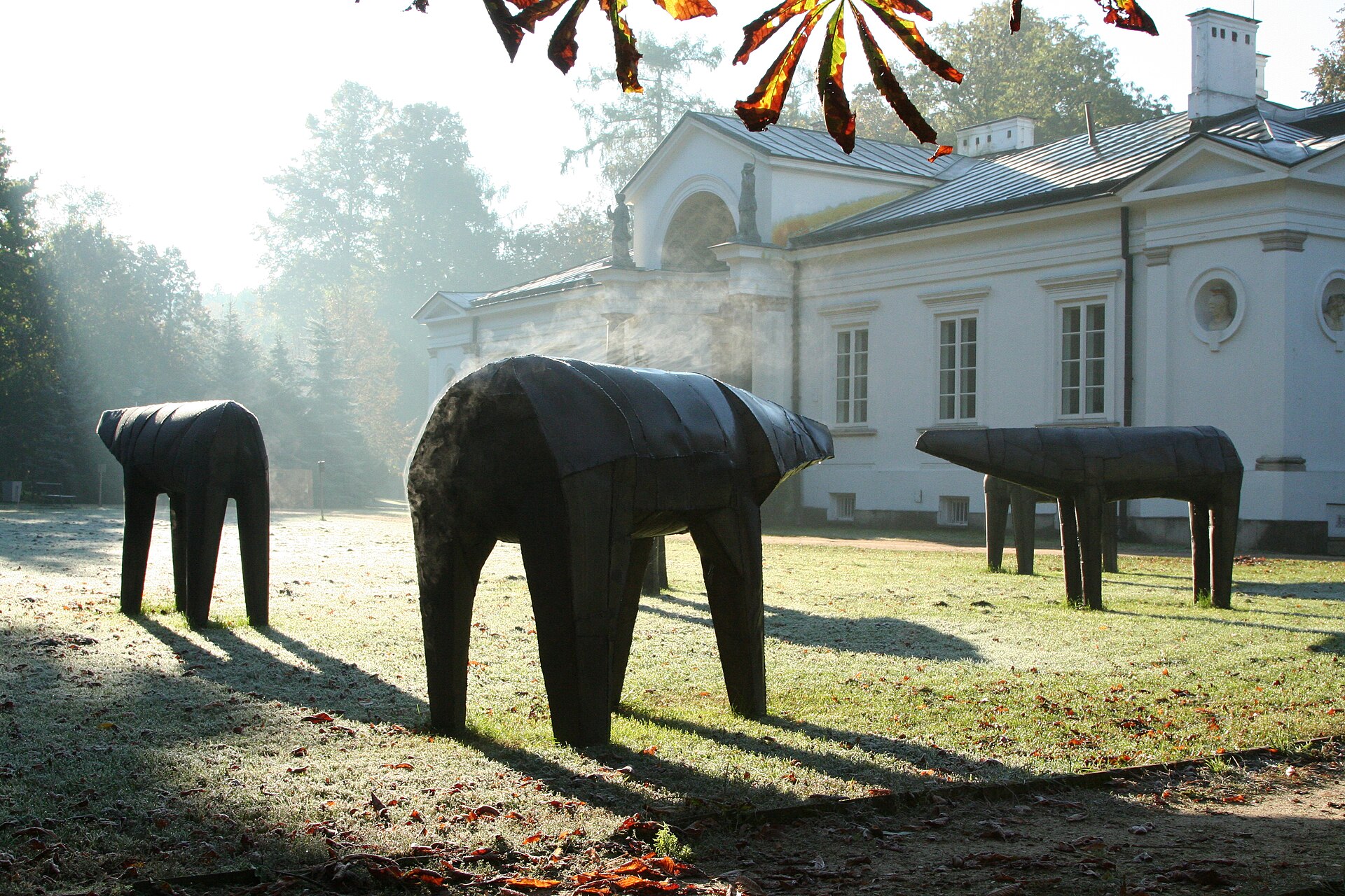 magdalena abakanowicz — Magdalena Abakanowicz - Mutanty 2 fot. J. Gaworski.jpg
