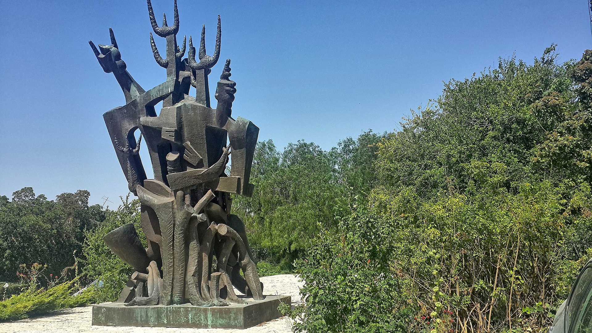 ossip zadkine — PikiWiki Israel 51079 ossip zadkine sculpture.jpg