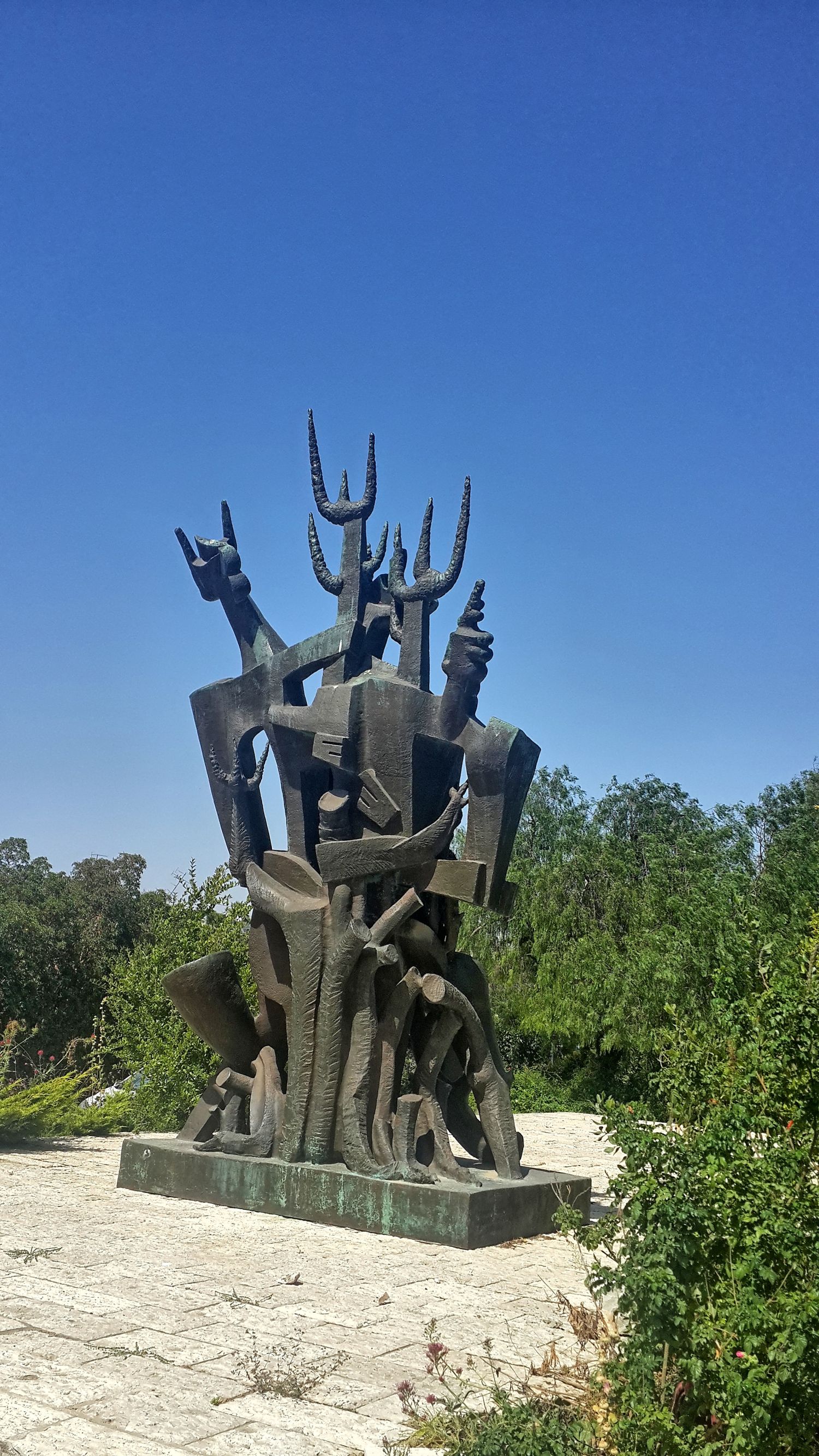 ossip zadkine — PikiWiki Israel 51078 ossip zadkine sculpture.jpg