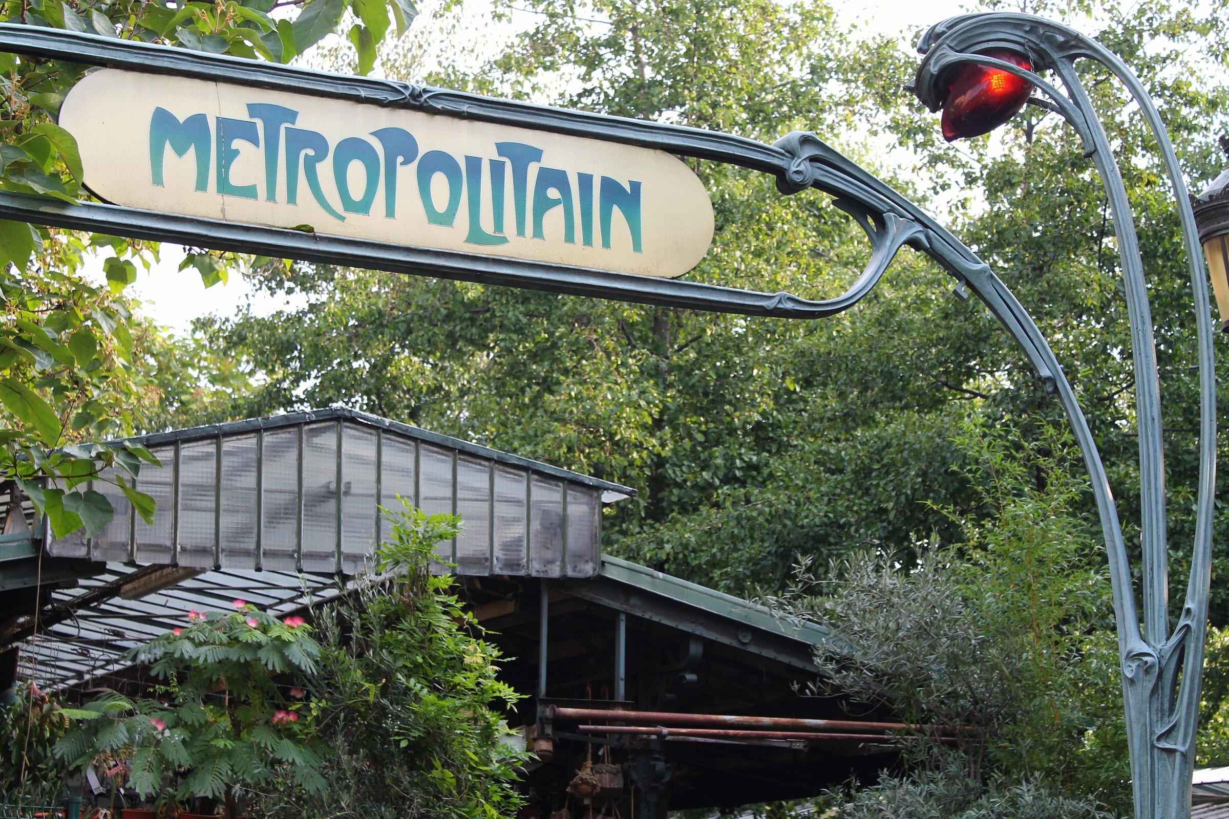 Entrée de métro Art nouveau à Paris