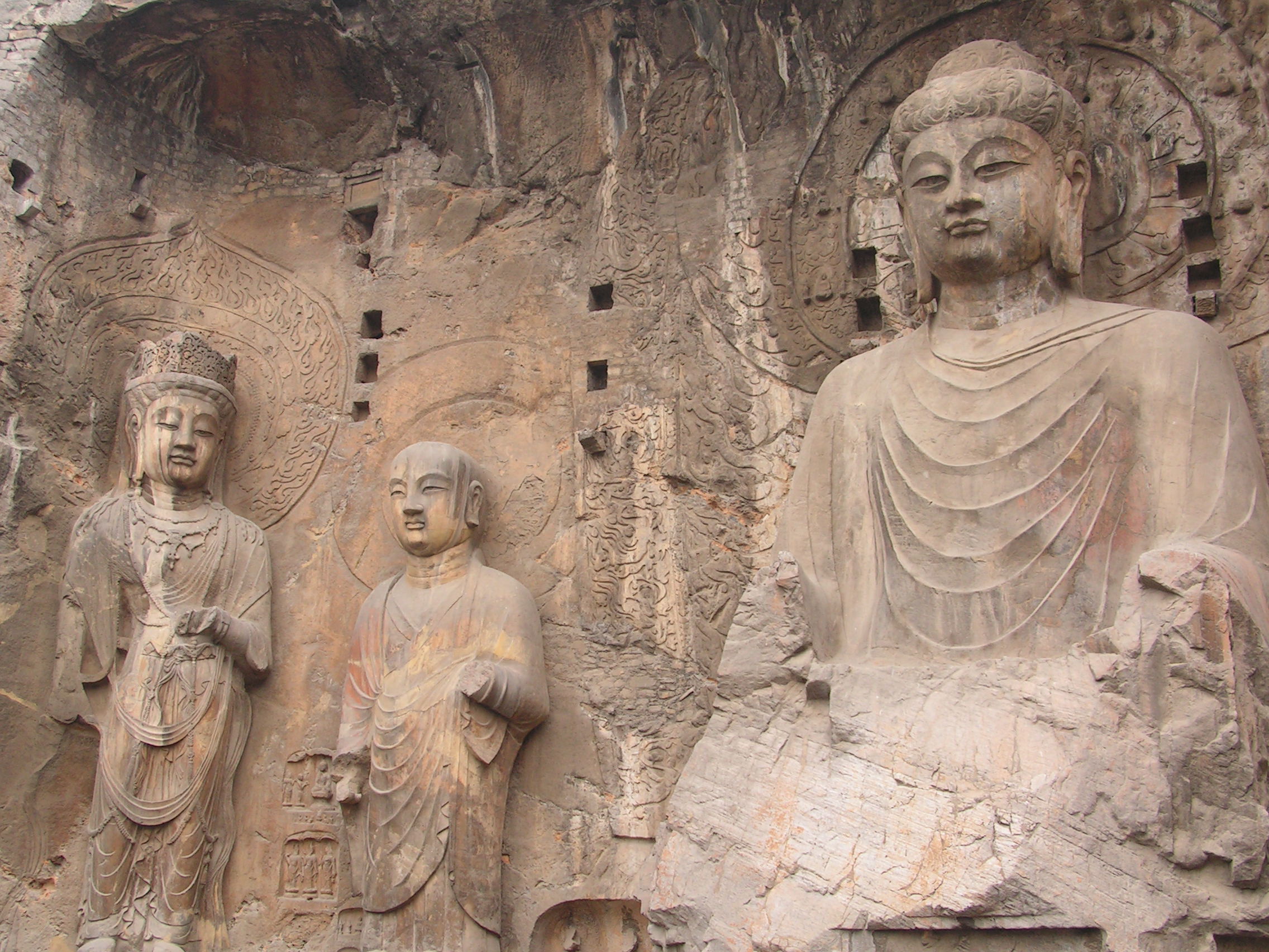Sculptures bouddhiques dans les grottes de Longmen