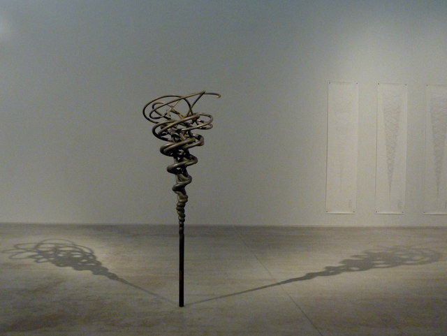 Installation dans une galerie contemporaine