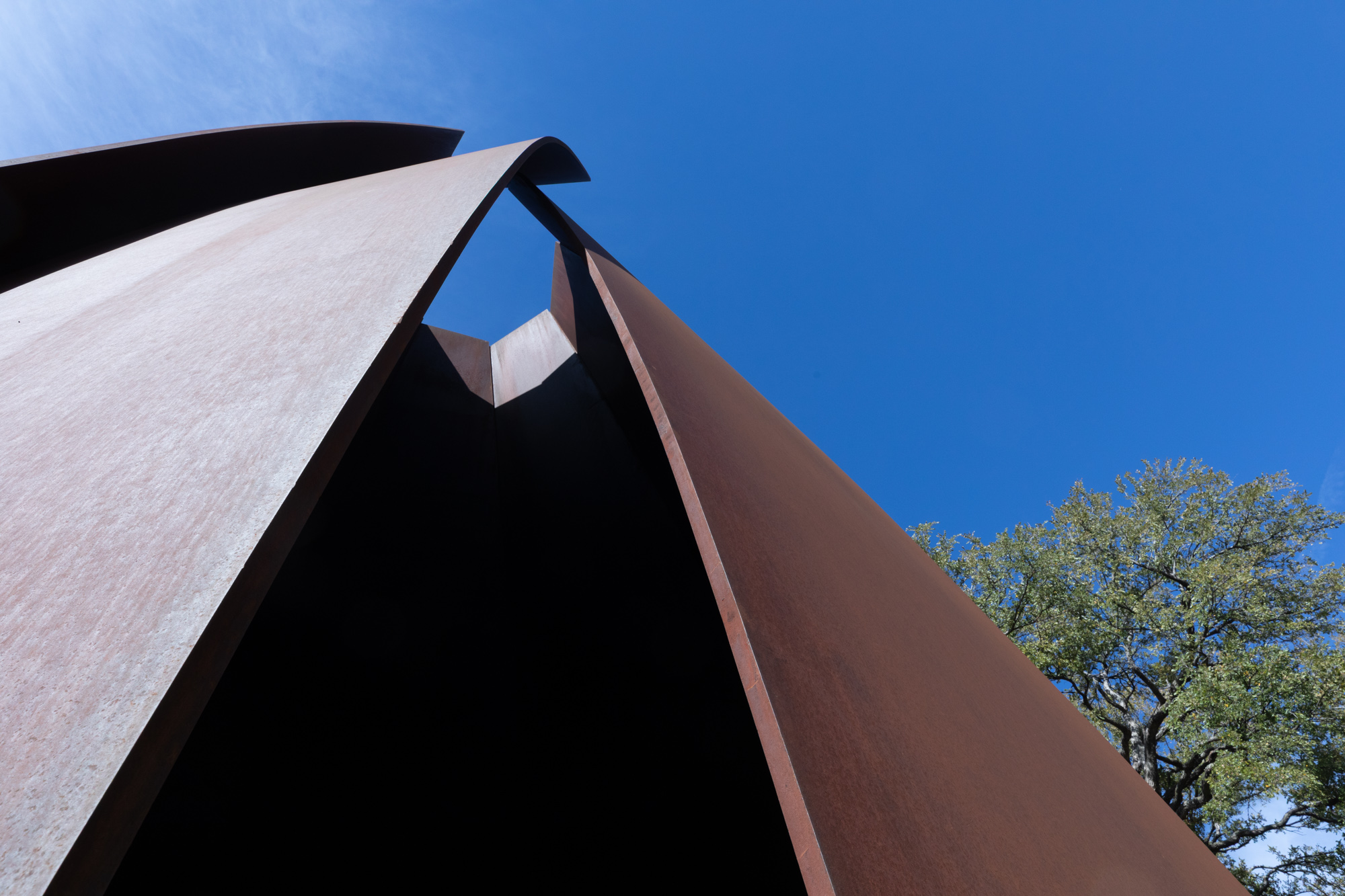 Installation d’art contemporain en extérieur