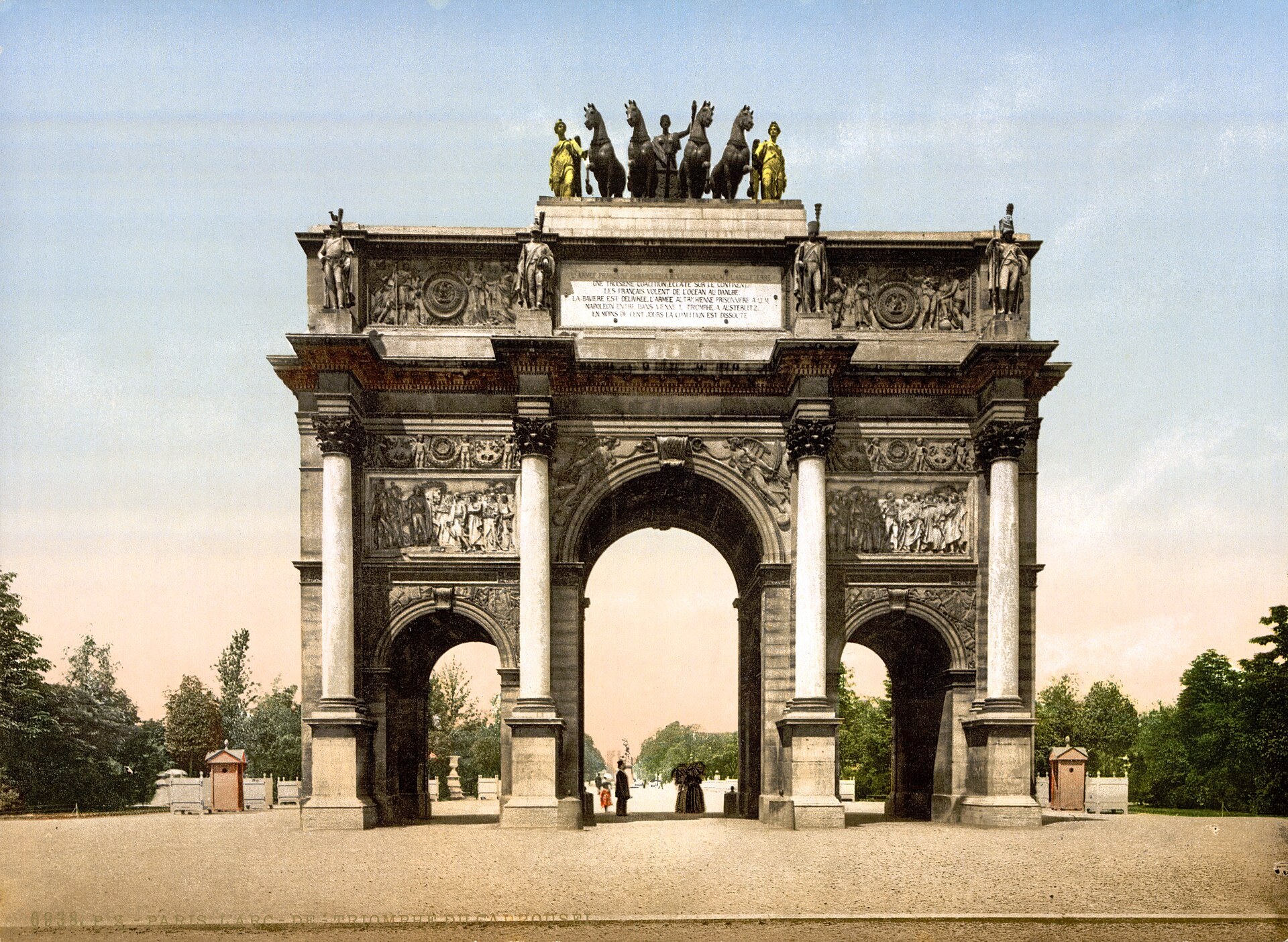 Arc de Triomphe — vue depuis Wikimedia Commons