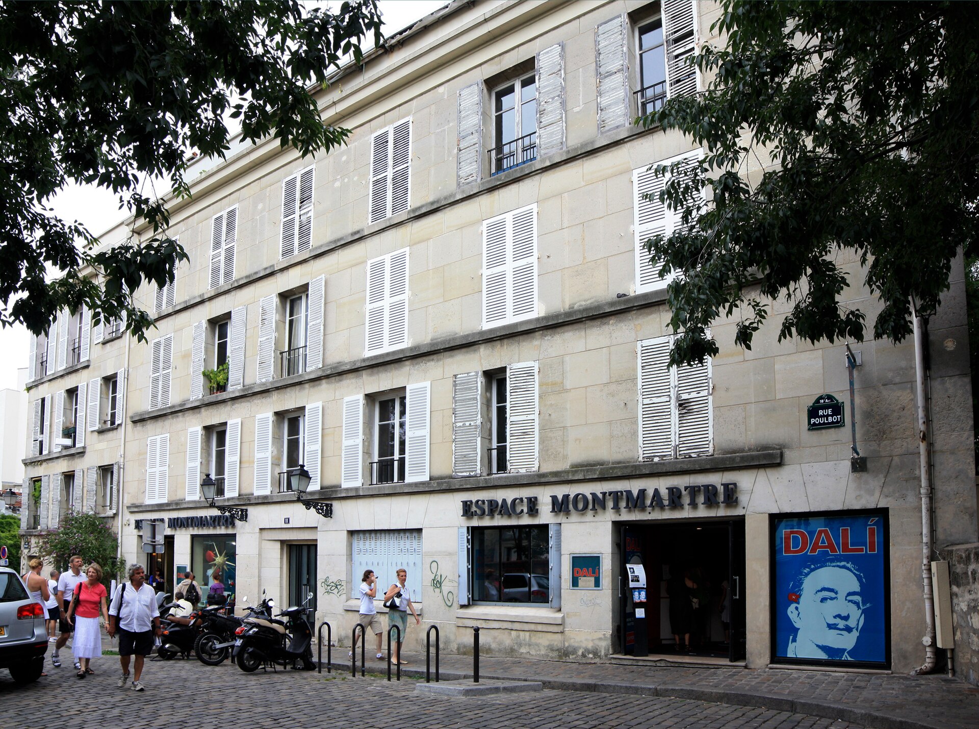 Dali Paris — vue depuis Wikimedia Commons