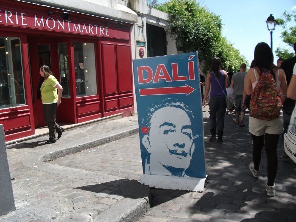 Dali Paris — vue depuis Wikimedia Commons