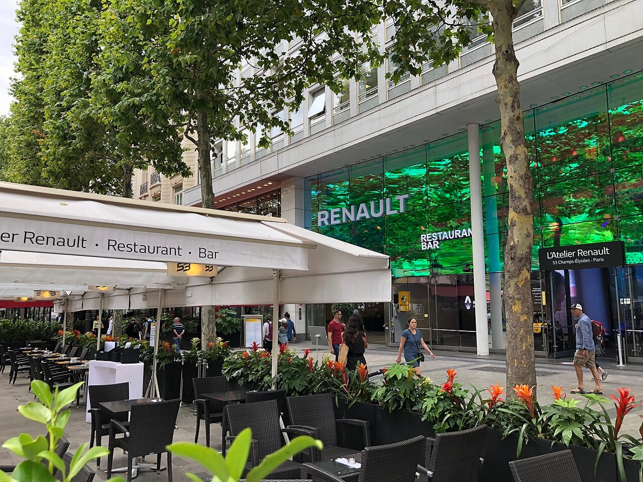 Visuel documentant Defile Renault