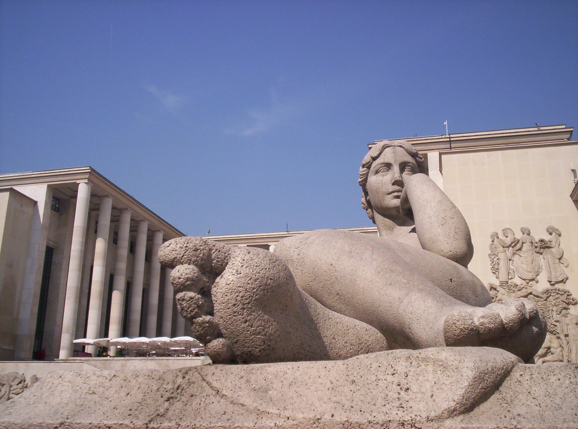 Musée d'Art Moderne de Paris — vue depuis Wikimedia Commons