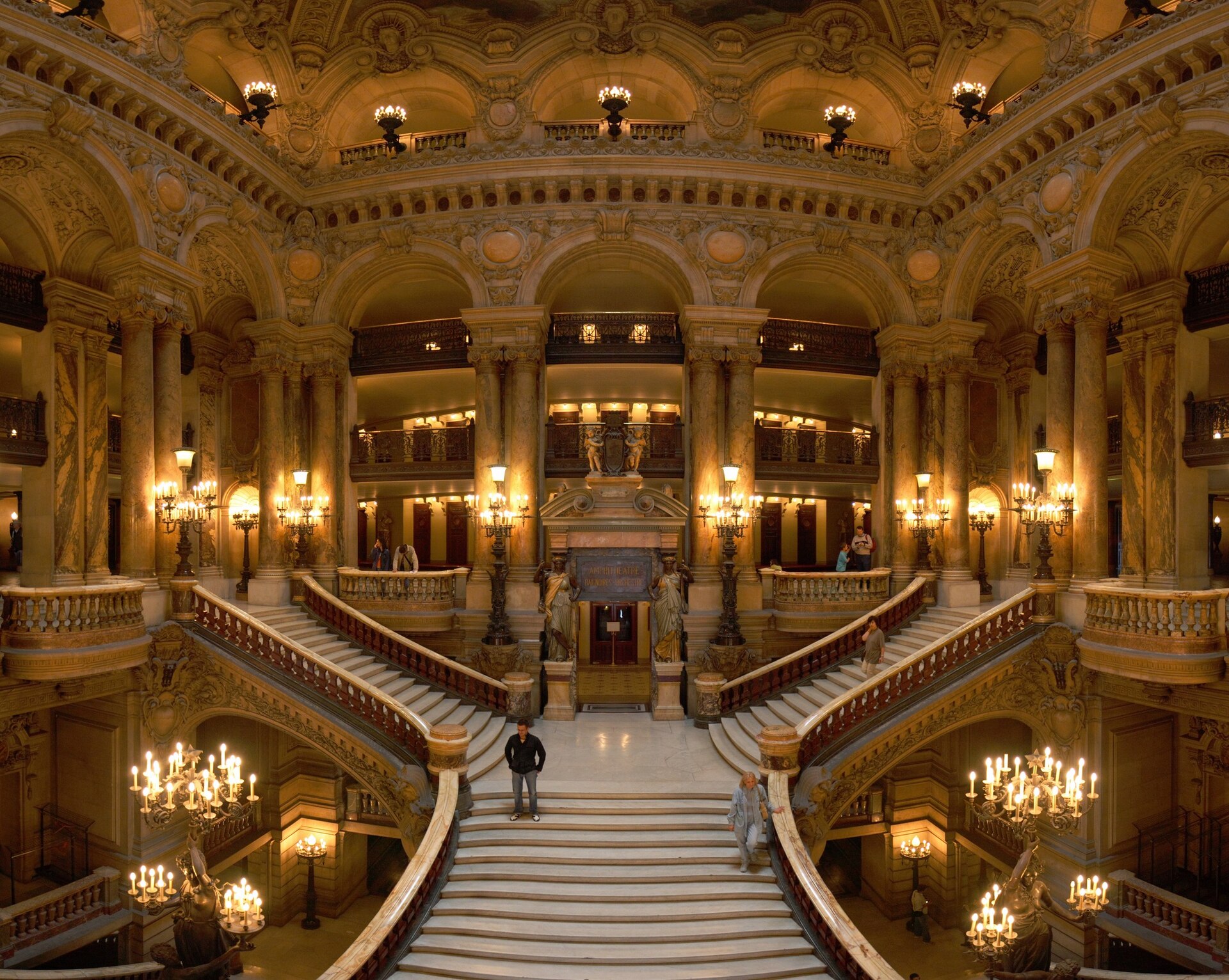 Opera Garnier — vue depuis Wikimedia Commons