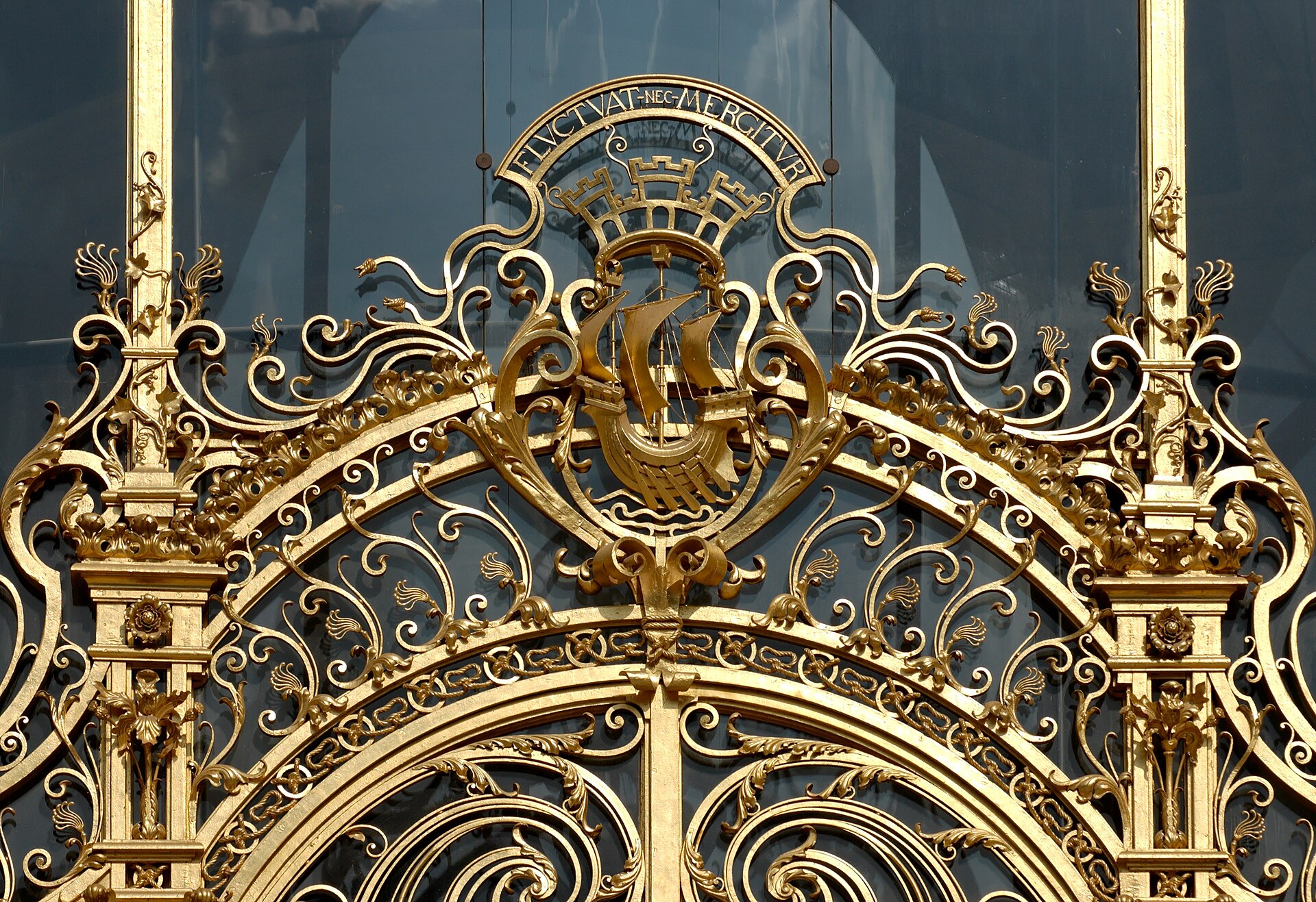 Petit Palais — vue depuis Wikimedia Commons