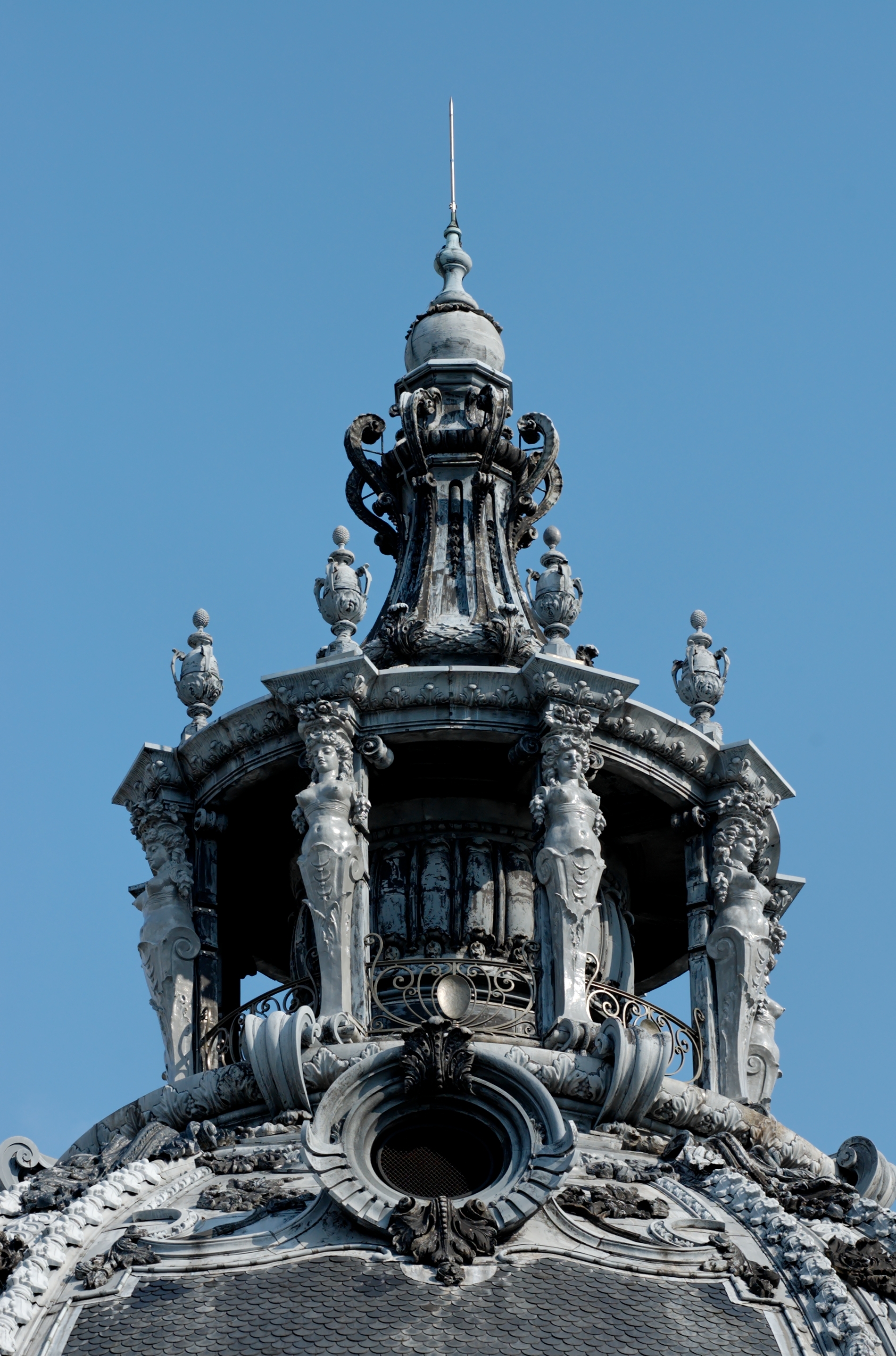 Petit Palais — vue depuis Wikimedia Commons
