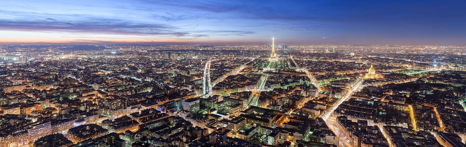 Tour Eiffel — vue depuis Wikimedia Commons